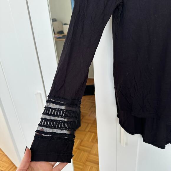 Free People Women's Black Mesh Insert Roxie Long Sleeve Hi-Low Top, Size M, GUC - Picture 10 of 10